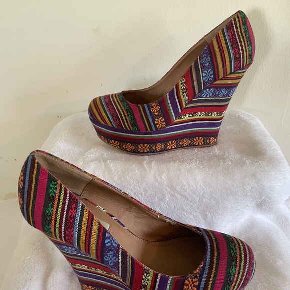 Steve Madden Multi Color Wedge Heels, Size 8M - Picture 2 of 4